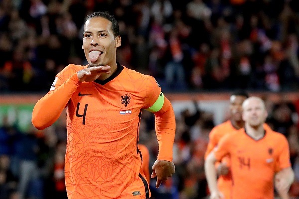 Cinco jugadores marcaron goles en un solo partido de Holanda